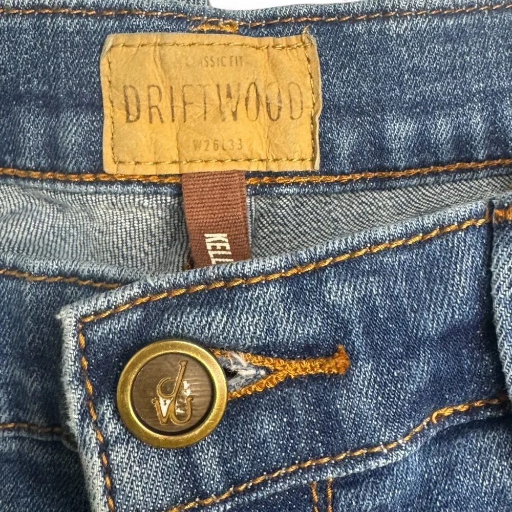 DRIFTWOOD Bootcut Blue Jeans with Colorful Floral Embroidery Size 26 - Picture 2 of 9